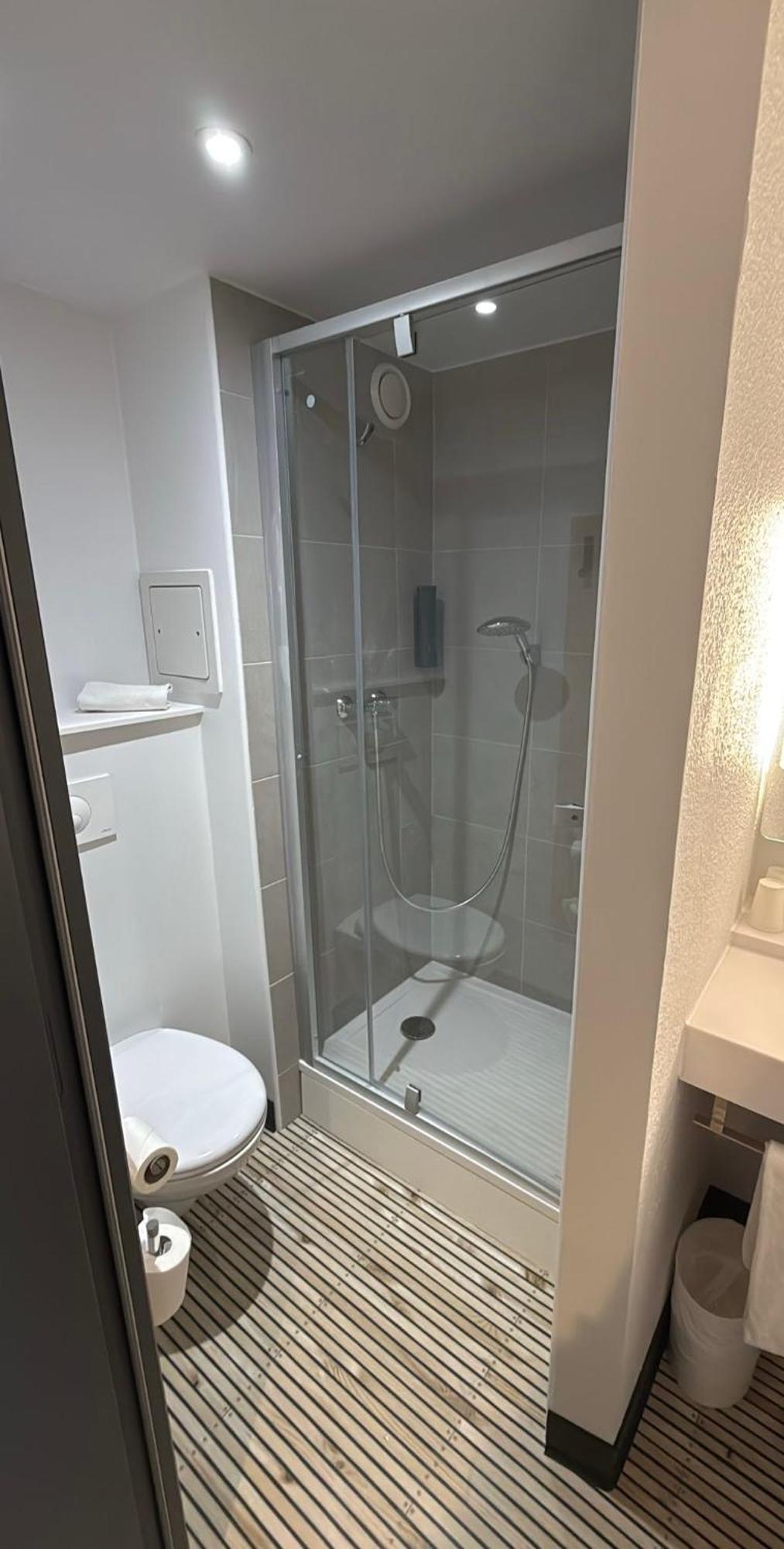 B&B Hotel Cergy Пьерле Экстерьер фото